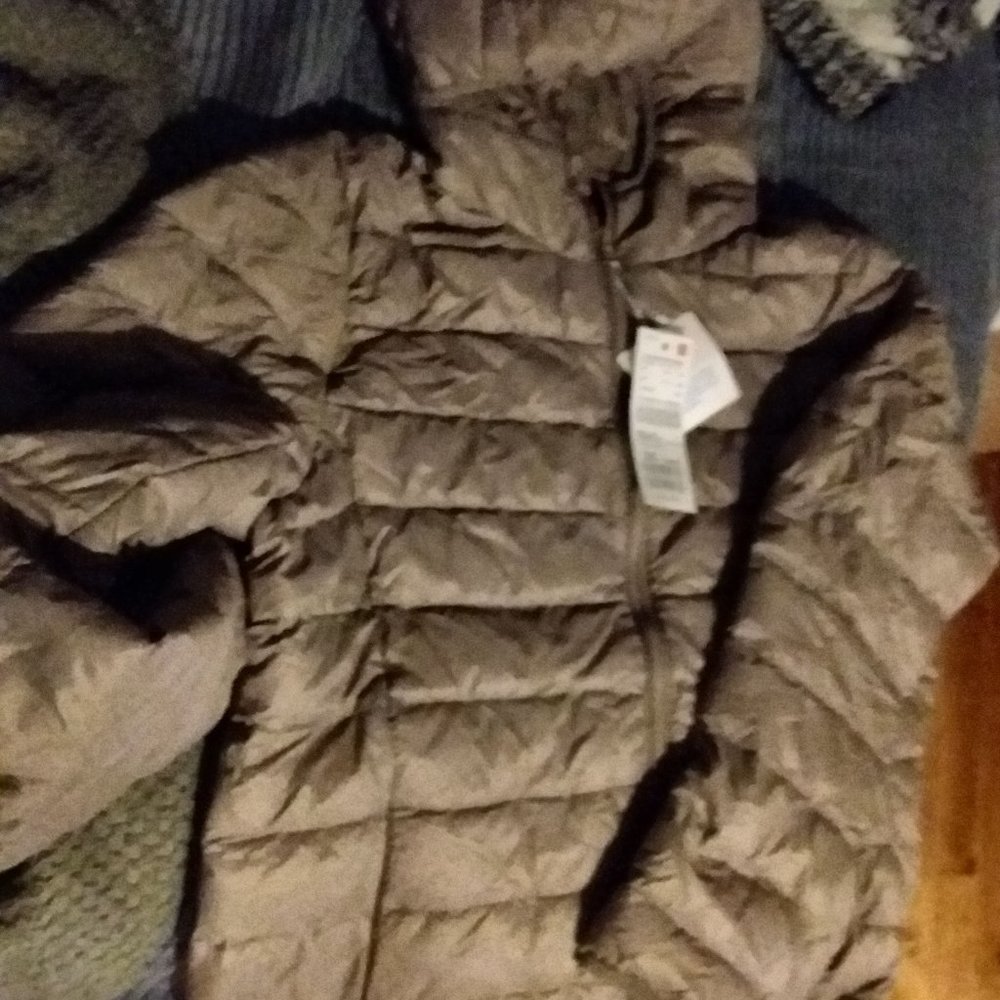 Light weight khaki puffer jacket in size 2XL (fits like a medium)
